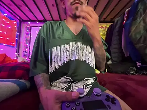 Snapshot of bigdickkane300 chatting on 04.12.26 bigdickkane300 online show from 04.12.26