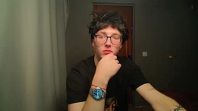 Snapshot of 8goat chatting on 10.22.25 8goat online show from 10.22.25