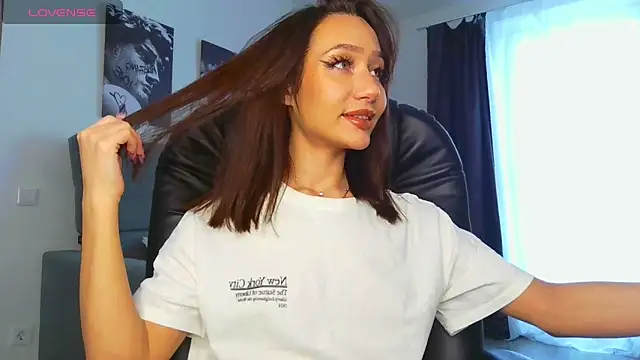 Snapshot of Lisa_Shultz chatting on 02.01.26 Lisa Shultz online show from 02.01.26