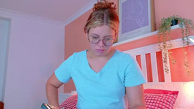 Snapshot of BelaMiller_ chatting on 09.29.25 BelaMiller online show from 09.29.25