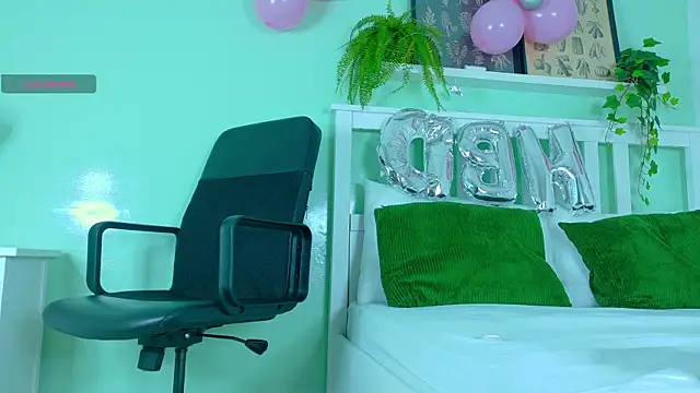 Snapshot of BelaMiller_ chatting on 10.03.25 BelaMiller online show from 10.03.25