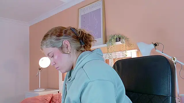 Snapshot of BelaMiller_ chatting on 10.06.25 BelaMiller online show from 10.06.25