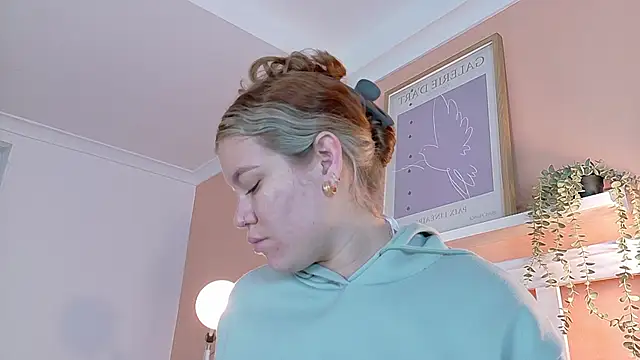 Snapshot of BelaMiller_ chatting on 10.08.25 BelaMiller online show from 10.08.25