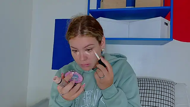 Snapshot of BelaMiller_ chatting on 10.10.25 BelaMiller online show from 10.10.25