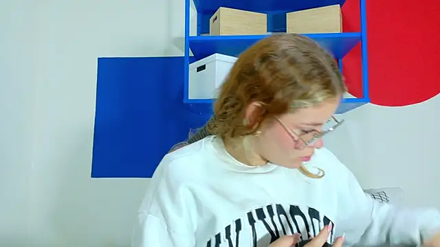 Snapshot of BelaMiller_ chatting on 10.13.25 BelaMiller online show from 10.13.25