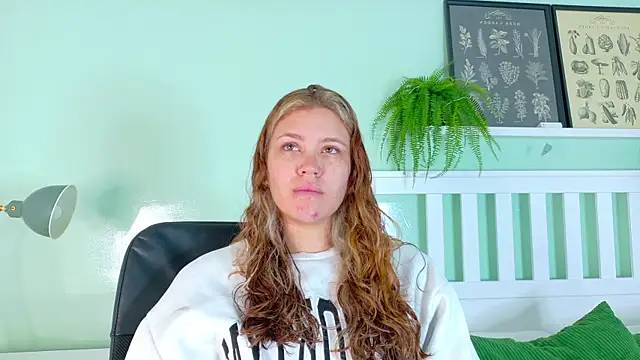 Snapshot of BelaMiller_ chatting on 10.20.25 BelaMiller online show from 10.20.25