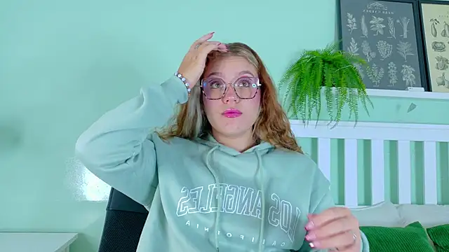 Snapshot of BelaMiller_ chatting on 10.22.25 BelaMiller online show from 10.22.25