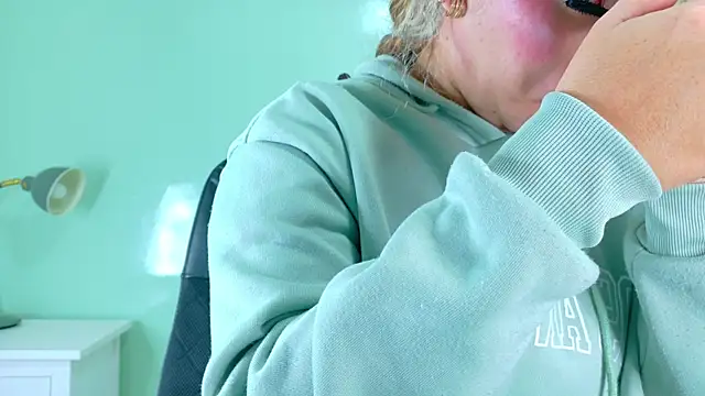 Snapshot of BelaMiller_ chatting on 10.25.25 BelaMiller online show from 10.25.25