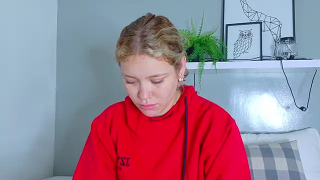 Snapshot of BelaMiller_ chatting on 10.30.25 BelaMiller online show from 10.30.25