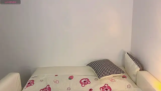 Kittenfishing online show from 09.12.25