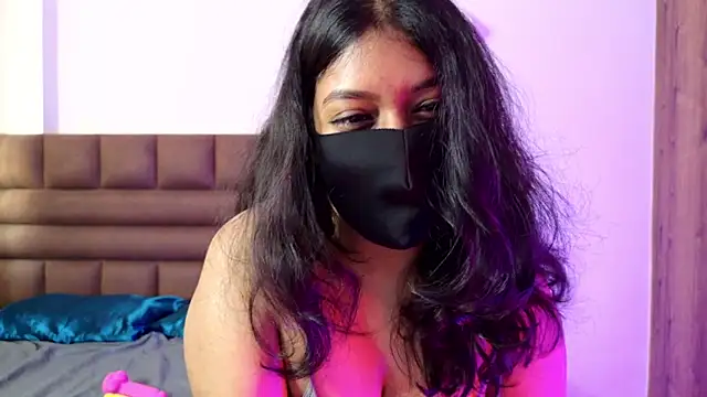 Snapshot of Gulaboo100 chatting on 11.13.25 Gulaboo100 online show from 11.13.25