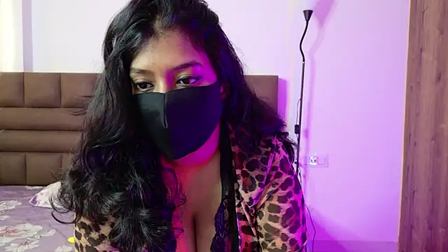 Snapshot of Gulaboo100 chatting on 11.21.25 Gulaboo100 online show from 11.21.25