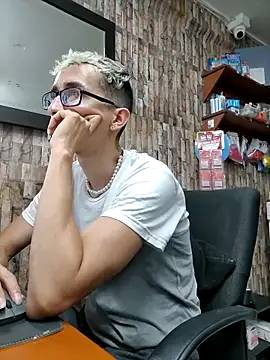 moorejhosua online show from 10.01.25