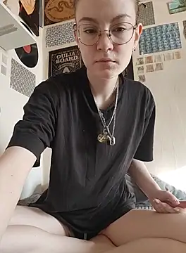 Snapshot of _arigins_ chatting on 10.08.25 arigins online show from 10.08.25