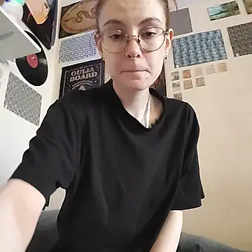 Snapshot of _arigins_ chatting on 10.26.25 arigins online show from 10.26.25