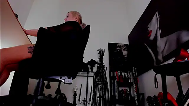 demisweet online show from 02.12.26