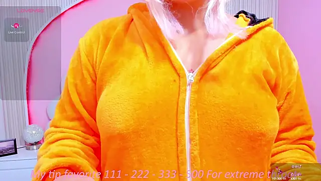 Snapshot of hinata_dolly chatting on 10.14.25 hinata dolly online show from 10.14.25