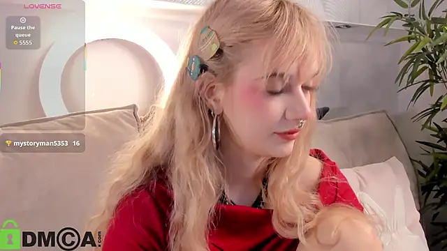 Molly Platt online show from 04.12.26