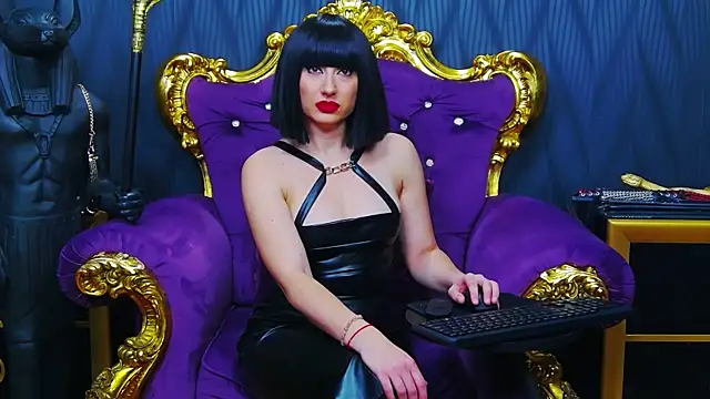 LaraMaeve online show from 10.24.25