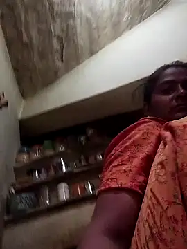 Snapshot of aunty_sumy chatting on 10.05.25 aunty sumy online show from 10.05.25