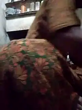 Snapshot of aunty_sumy chatting on 10.28.25 aunty sumy online show from 10.28.25