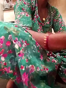 Snapshot of aunty_sumy chatting on 11.04.25 aunty sumy online show from 11.04.25