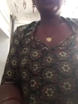 Snapshot of aunty_sumy chatting on 11.08.25 aunty sumy online show from 11.08.25