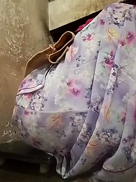 Snapshot of aunty_sumy chatting on 11.10.25 aunty sumy online show from 11.10.25