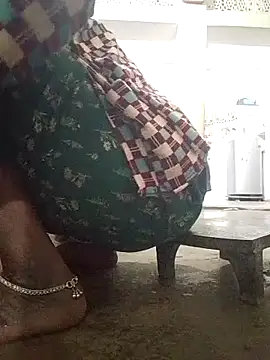 Snapshot of aunty_sumy chatting on 11.11.25 aunty sumy online show from 11.11.25