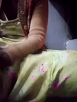 Snapshot of aunty_sumy chatting on 11.13.25 aunty sumy online show from 11.13.25