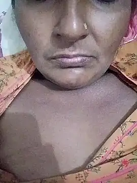 Snapshot of aunty_sumy chatting on 11.13.25 aunty sumy online show from 11.13.25