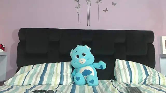 Snapshot of KendallWings chatting on 10.03.25 KendallWings online show from 10.03.25