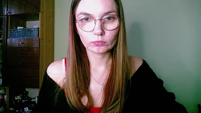 LooveELLYx online show from 12.04.24