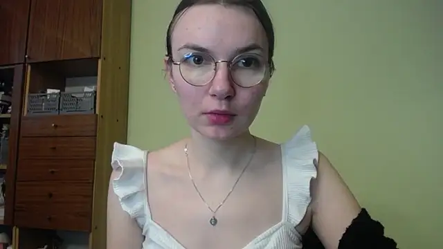 LooveELLYx online show from 12.11.24