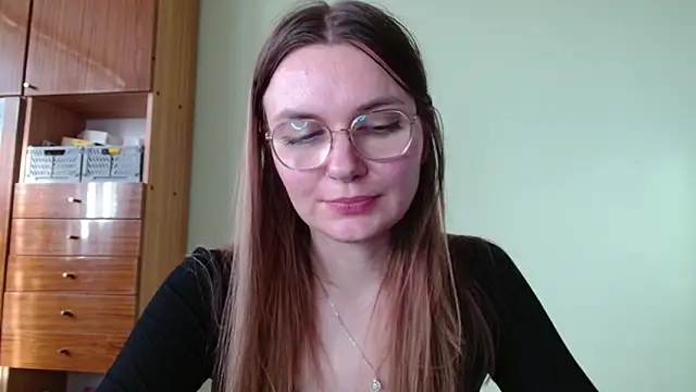 LooveELLYx online show from 10.21.25