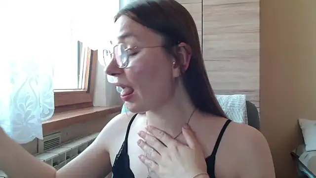 Snapshot of LooveELLYx chatting on 06.29.26 LooveELLYx online show from 06.29.26