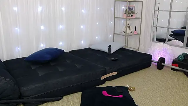 Snapshot of SarahRaynex chatting on 02.02.26 SarahRaynex online show from 02.02.26