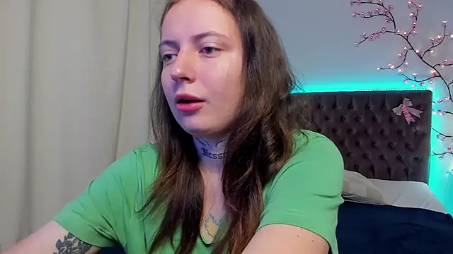 Snapshot of LilaVame chatting on 09.10.25 LilaVame online show from 09.10.25