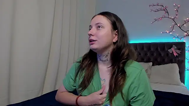 Snapshot of LilaVame chatting on 09.13.25 LilaVame online show from 09.13.25