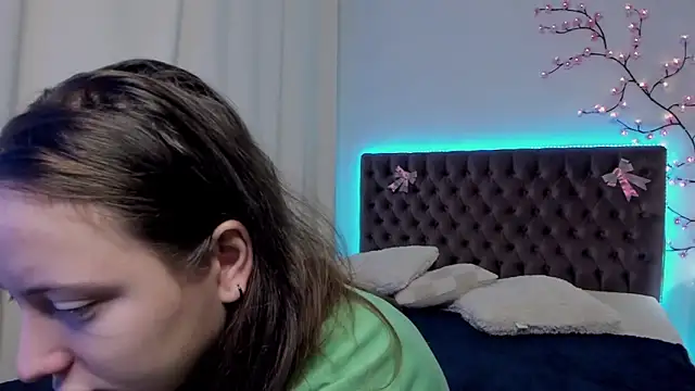 Snapshot of LilaVame chatting on 09.15.25 LilaVame online show from 09.15.25