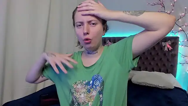 Snapshot of LilaVame chatting on 09.22.25 LilaVame online show from 09.22.25