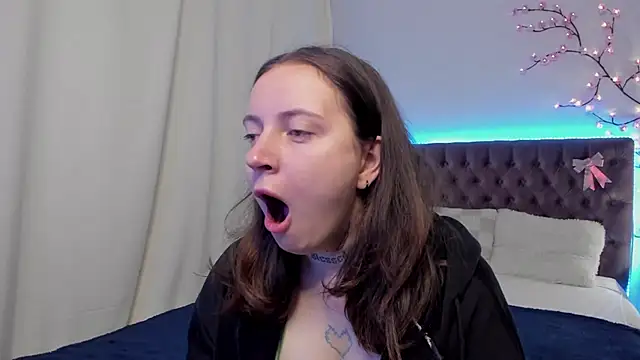 Snapshot of LilaVame chatting on 09.28.25 LilaVame online show from 09.28.25