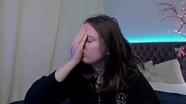 Snapshot of LilaVame chatting on 09.29.25 LilaVame online show from 09.29.25