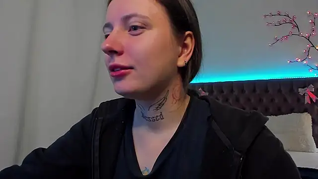 Snapshot of LilaVame chatting on 10.06.25 LilaVame online show from 10.06.25