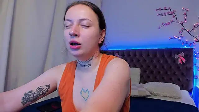 Snapshot of LilaVame chatting on 10.10.25 LilaVame online show from 10.10.25