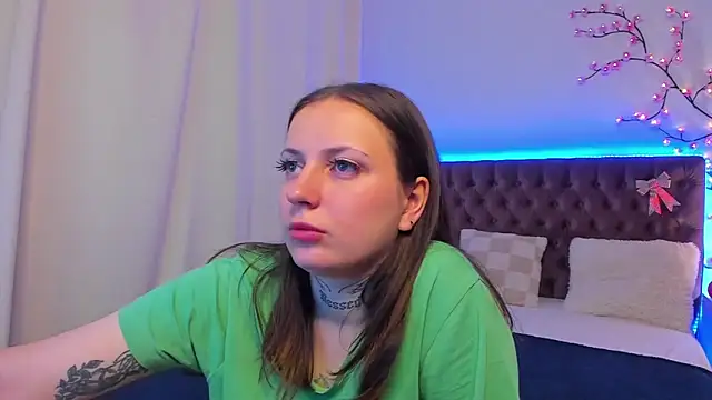 Snapshot of LilaVame chatting on 10.22.25 LilaVame online show from 10.22.25