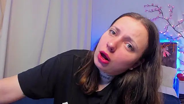 Snapshot of LilaVame chatting on 10.25.25 LilaVame online show from 10.25.25