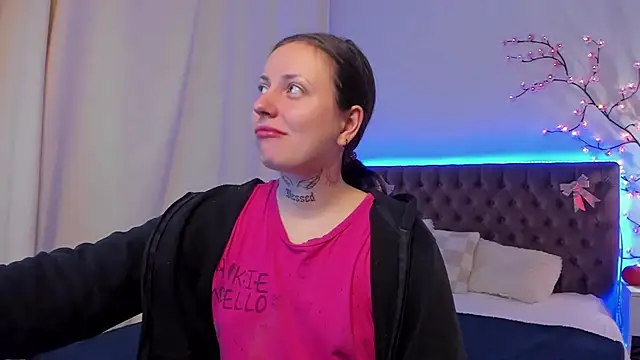 Snapshot of LilaVame chatting on 11.02.25 LilaVame online show from 11.02.25