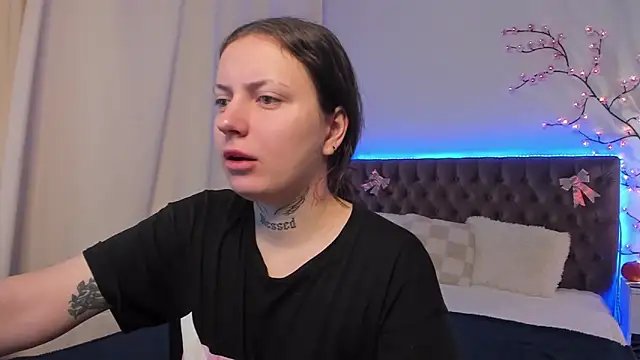 Snapshot of LilaVame chatting on 11.10.25 LilaVame online show from 11.10.25