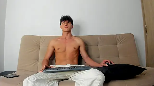 2Amateur Guys online show from 04.03.26